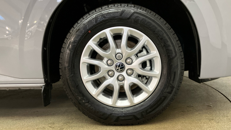 Volkswagen Transporter T32 Swb Electric 160kW 65kWh Commerce Pro Van Auto